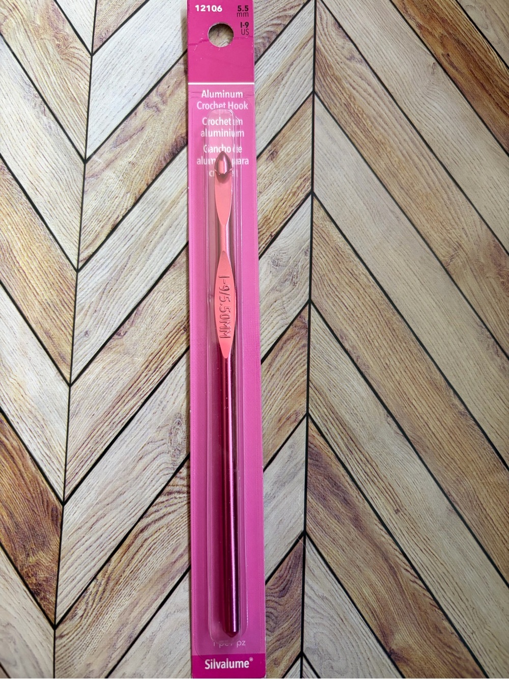 NIP Susan Bates Silvalume Pink Aluminum Crochet Hook - 5.5mm
